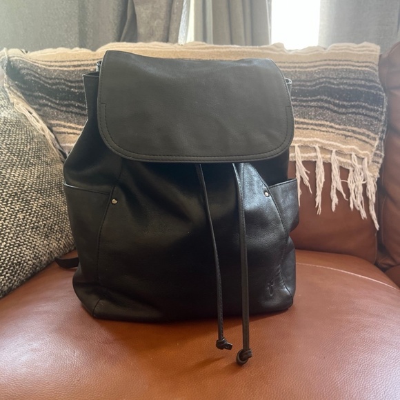 FRYE 🖤 Black top grain leather BACKPACK - Picture 1 of 12